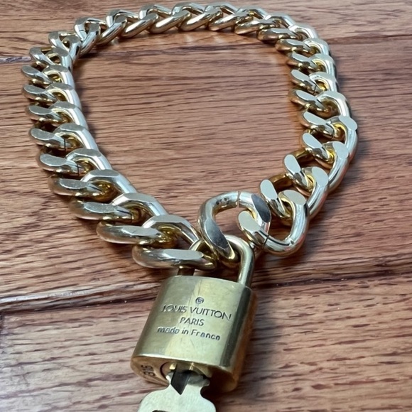 🚨SOLD🚨 Louis Vuitton Lock and Key Necklace #316 - Picture 8 of 8
